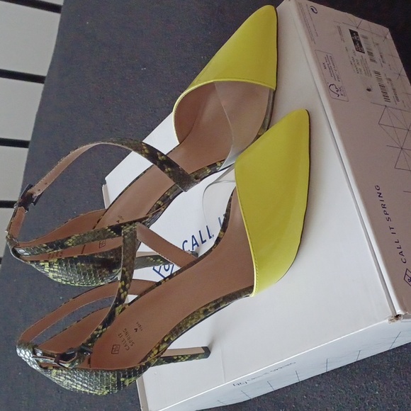 Shoes - Picture 2 of 4